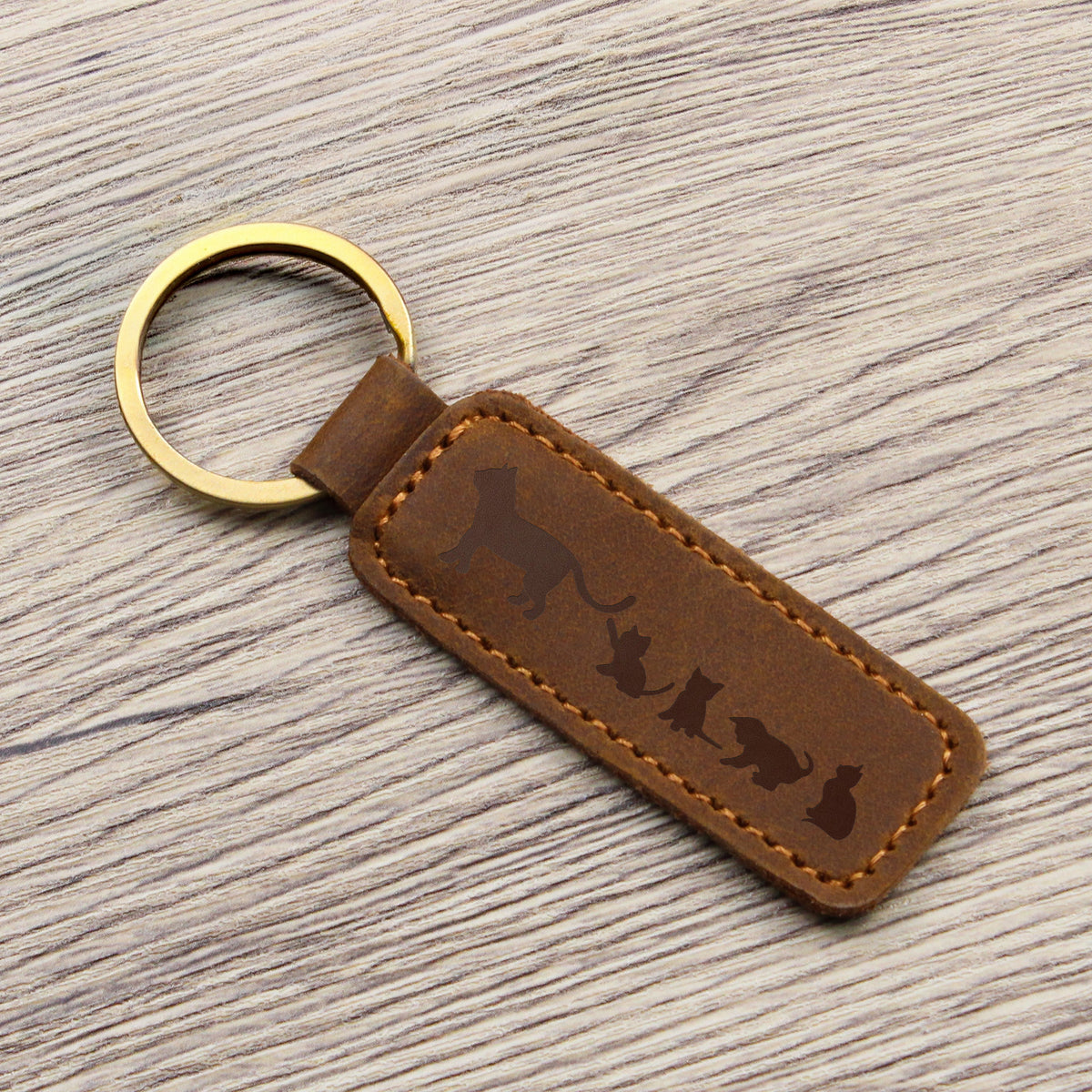 Mama Cat With 4 Kittens - Engraved Leather Keychain